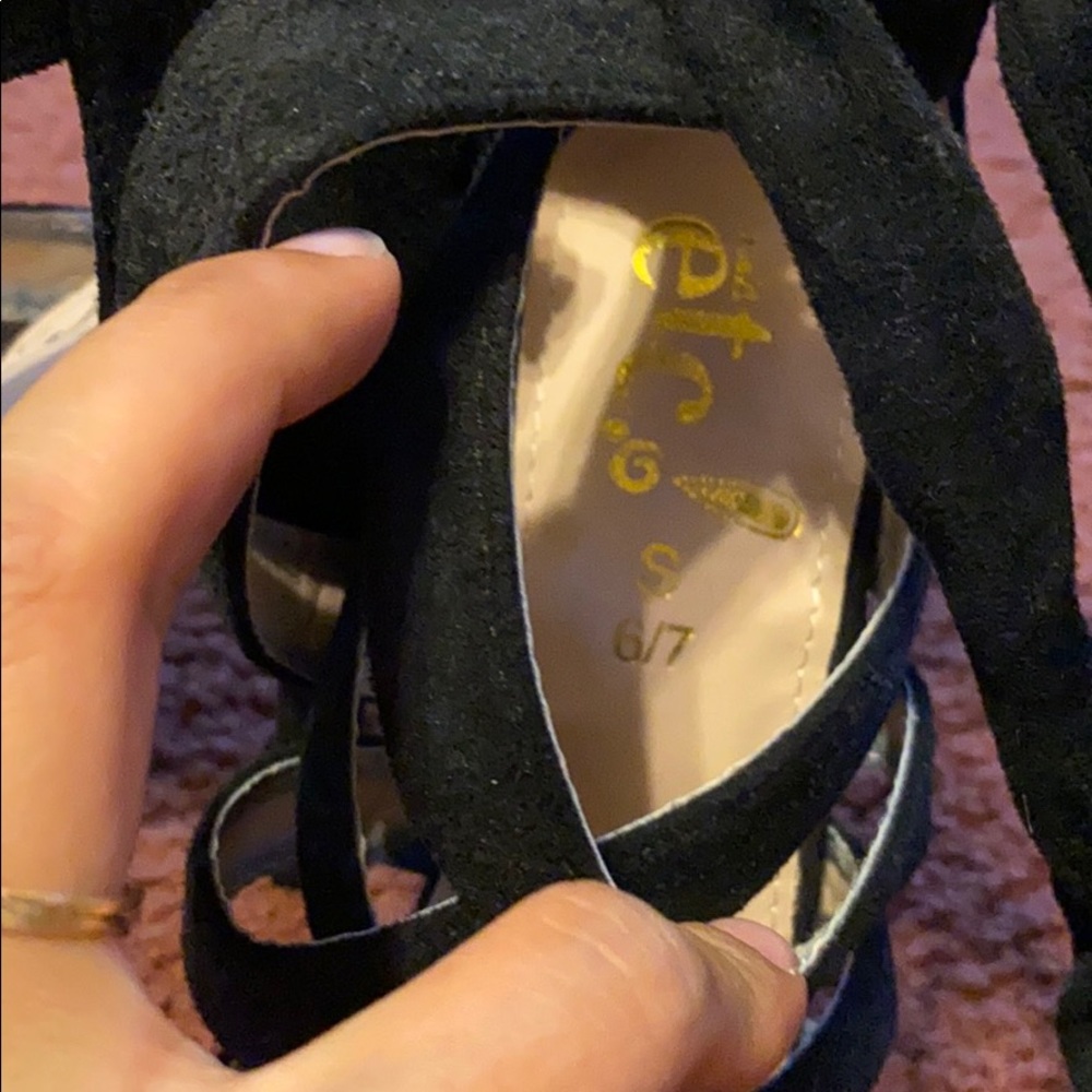 Heels - Picture 3 of 3